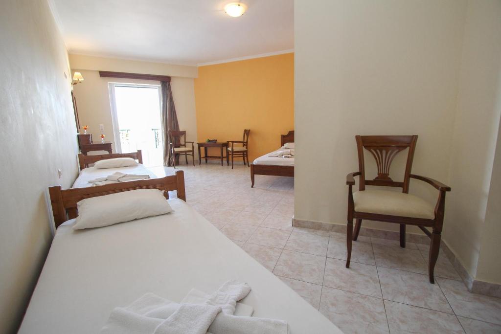 Postel nebo postele na pokoji v ubytování Aphrodite Hotel