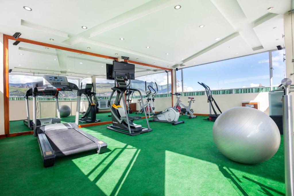 Fitness centrum a/nebo fitness zařízení v ubytování Loft Hotel