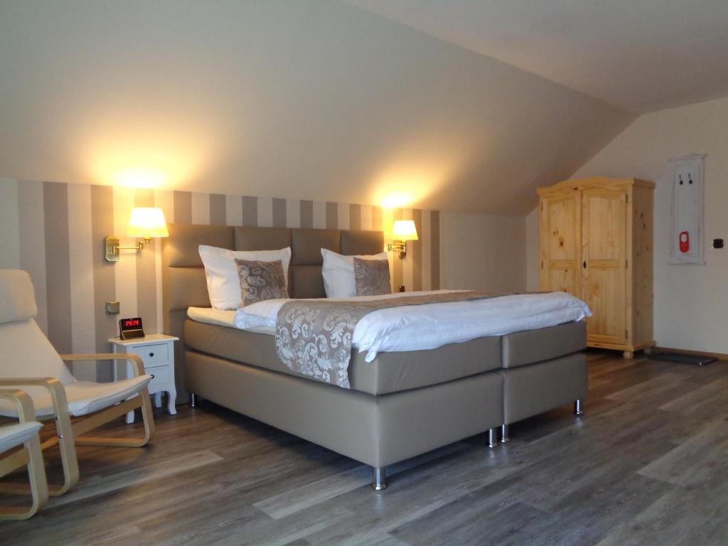 Postel nebo postele na pokoji v ubytování Hotel Garni Eichhornkobel