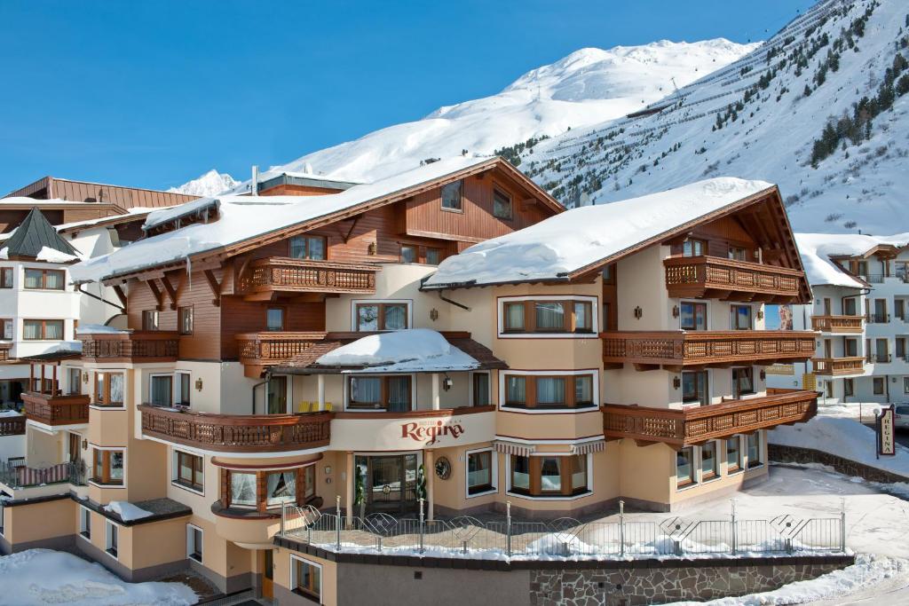 Nespecifikovaný výhled na hory nebo výhled na hory při pohledu z hotelu