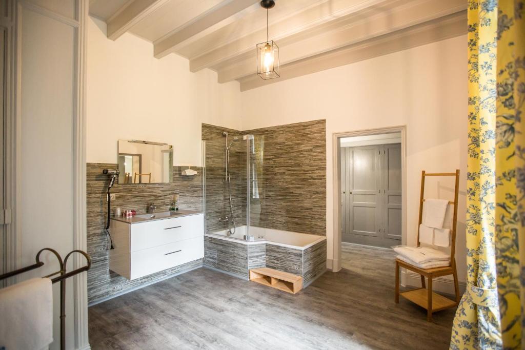 Chateau de Bournet - Suite With Garden View