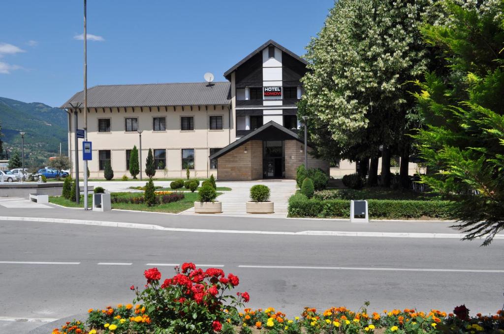 Nespecifikovaný výhled na hory nebo výhled na hory při pohledu z hotelu