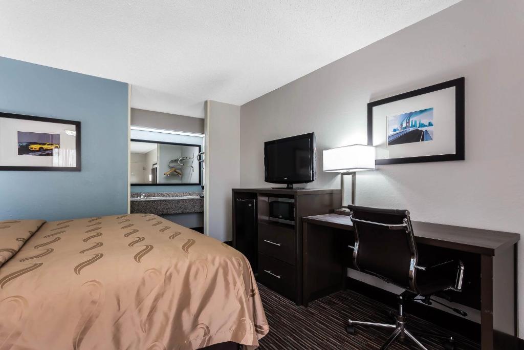 Quality Inn & Suites Mooresville-Lake Norman - Zimmer Mit Kingsize-Bett – Nichtraucher