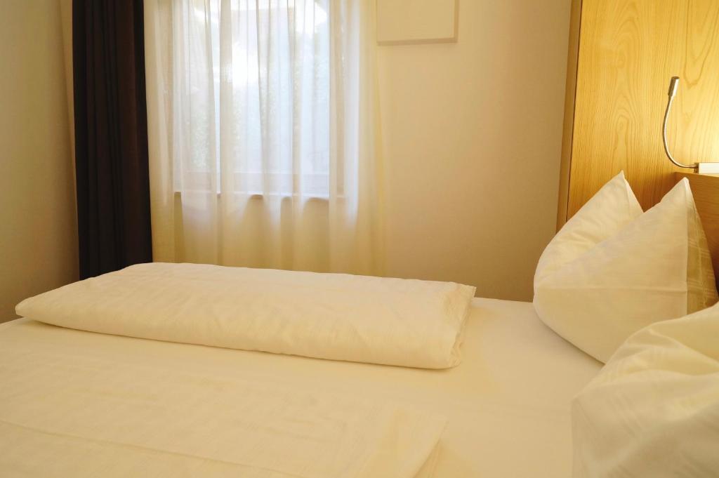Posteľ alebo postele v izbe v ubytovaní Residence Larciunei
