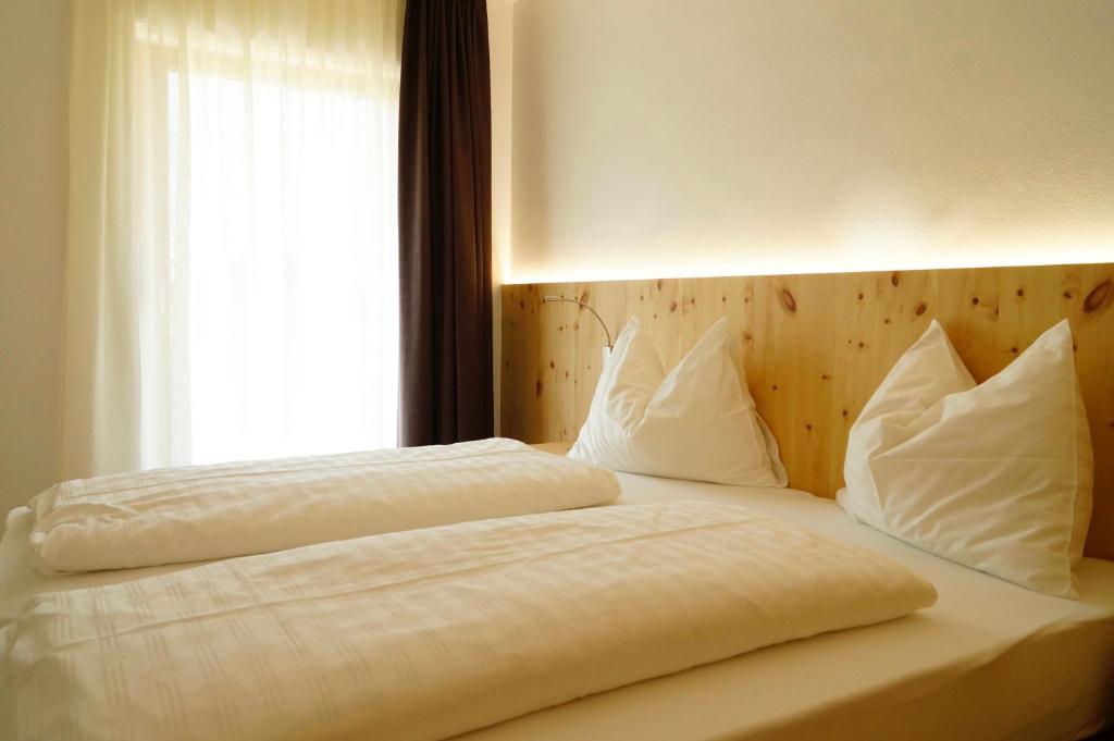 Posteľ alebo postele v izbe v ubytovaní Residence Larciunei