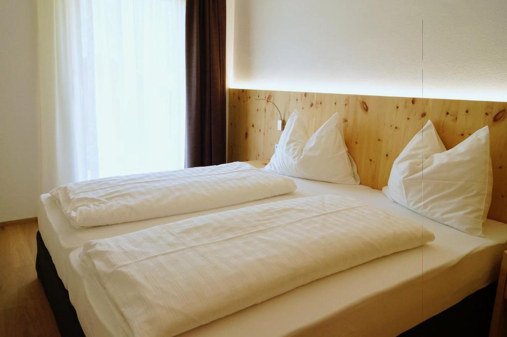 Posteľ alebo postele v izbe v ubytovaní Residence Larciunei
