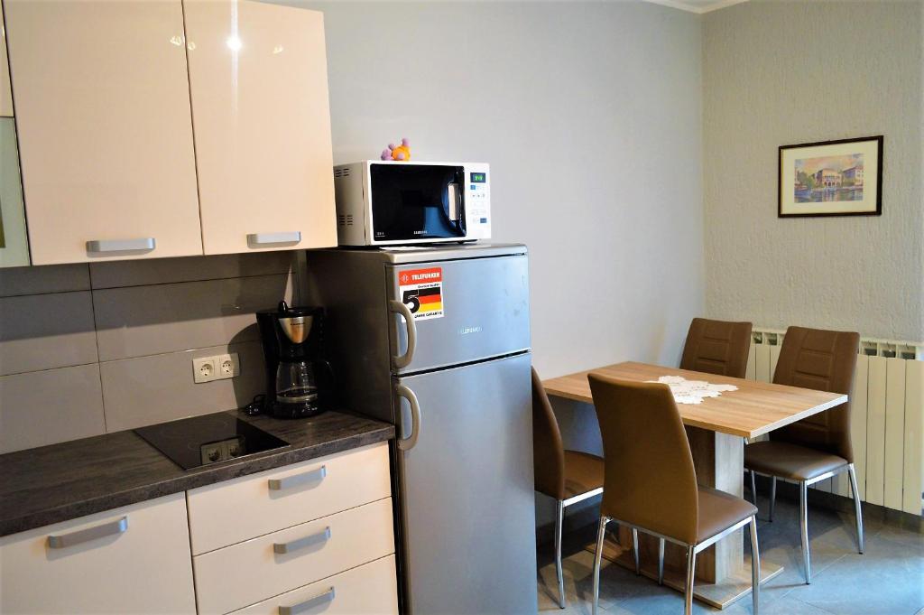 Kuchyň nebo kuchyňský kout v ubytování Apartments Sven-Marino