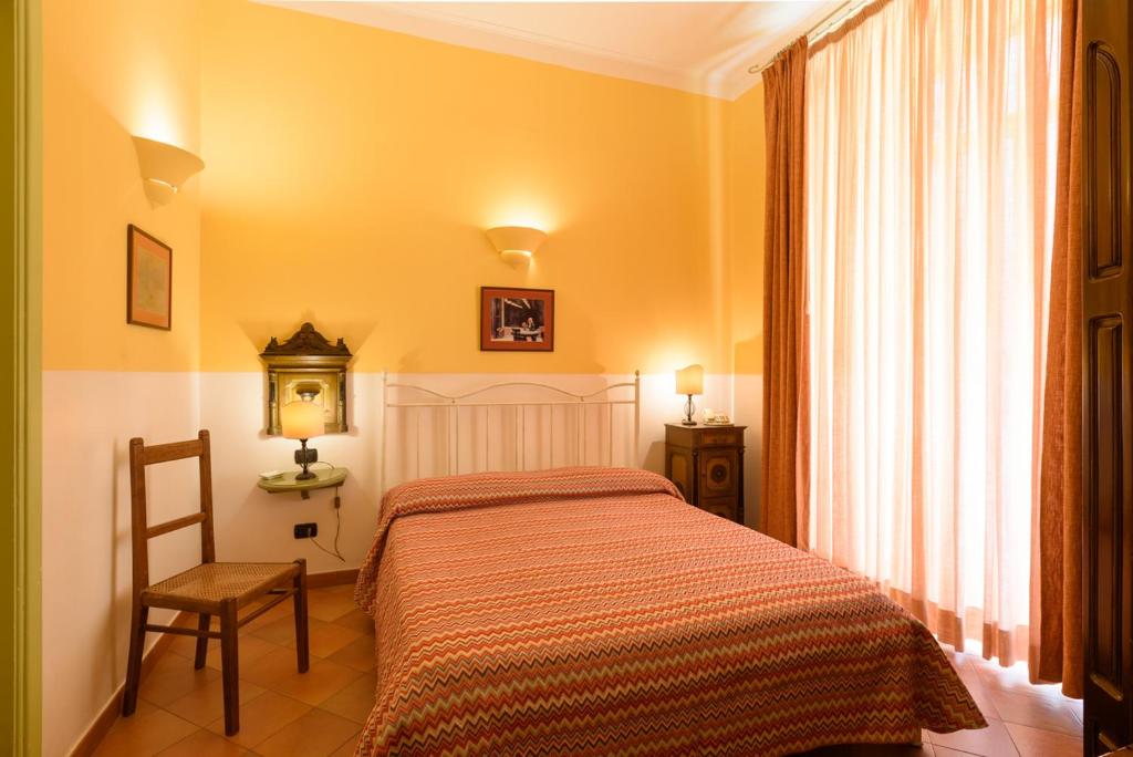 Postel nebo postele na pokoji v ubytování Hotel Mergellina