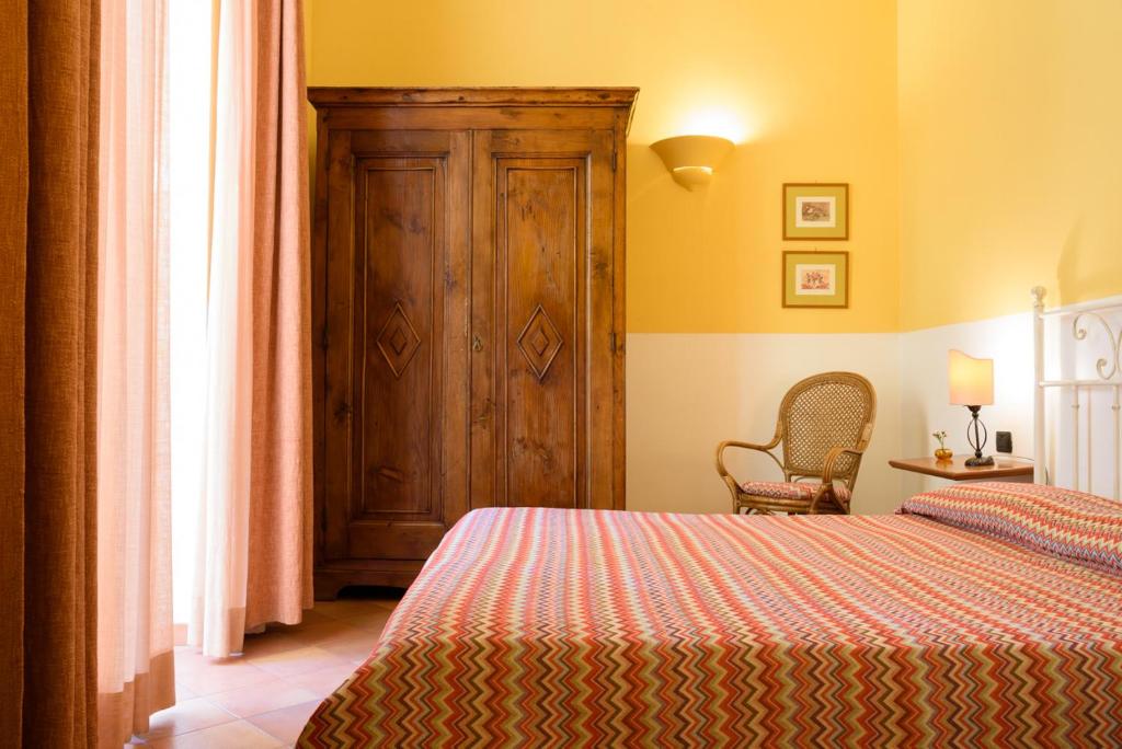 Postel nebo postele na pokoji v ubytování Hotel Mergellina