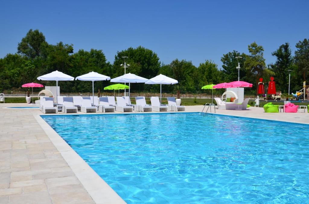 Bazén v ubytování Hotel Melodia nebo v jeho okolí