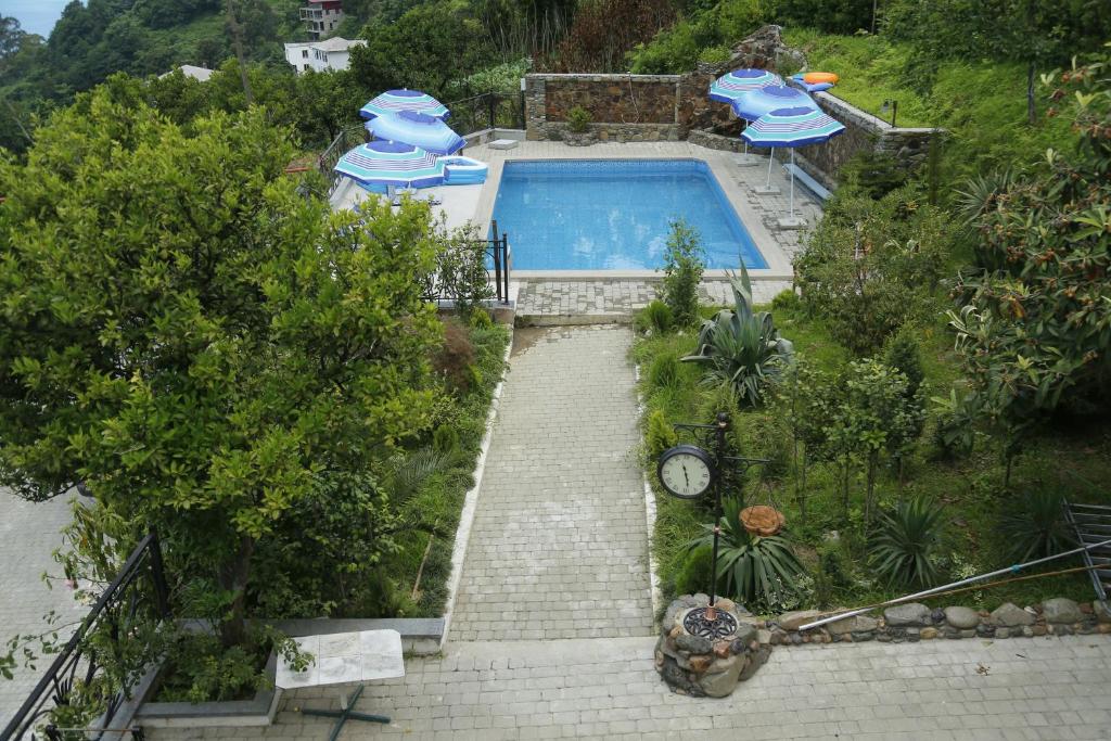Bazén v ubytování Mount Villa Kvariati nebo v jeho okolí