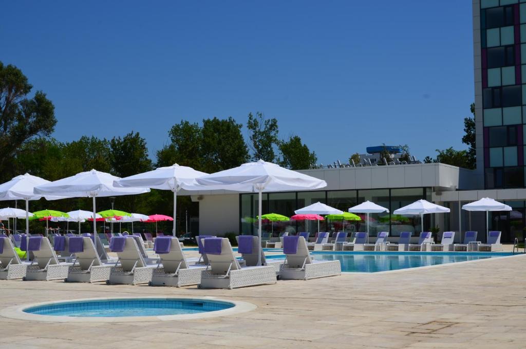 Bazén v ubytování Hotel Melodia nebo v jeho okolí