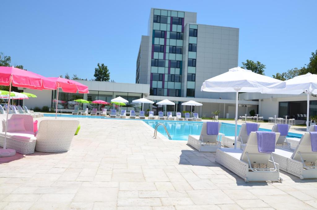 Bazén v ubytování Hotel Melodia nebo v jeho okolí
