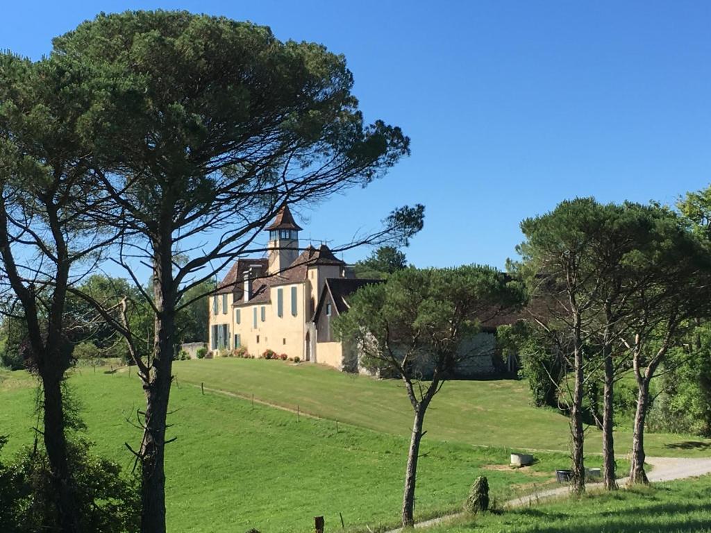 Gallery image of Château de Baylac in Bugnein