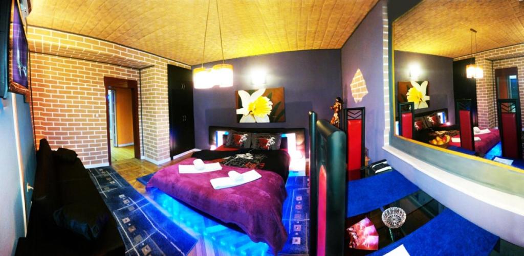 Večerní zábavní program pro hosty v ubytování Rimini Club Inn & Suites