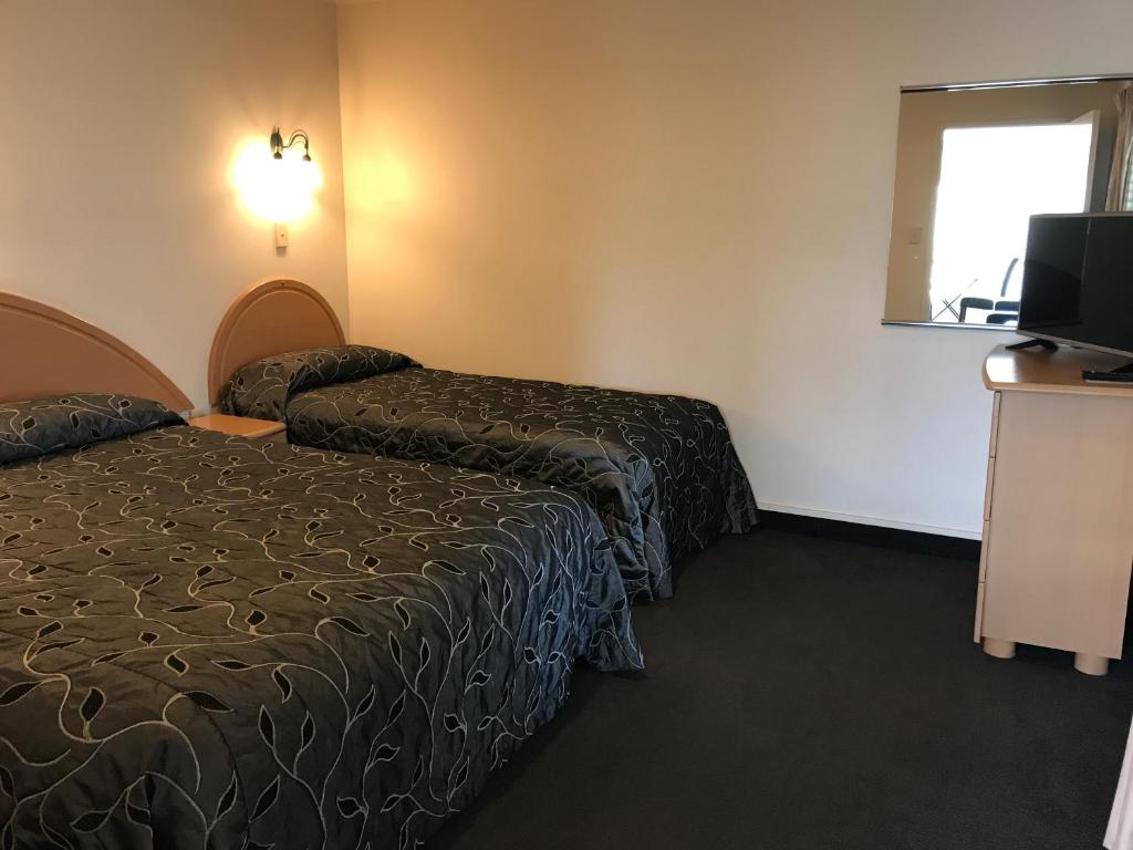 Postel nebo postele na pokoji v ubytování Pacific Harbour Motor Inn
