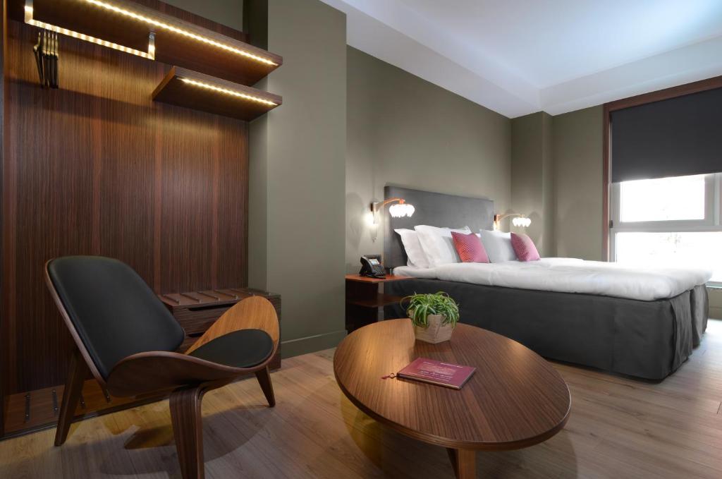 A bed or beds in a room at Lake Spirit Boutique Hotel & Spa