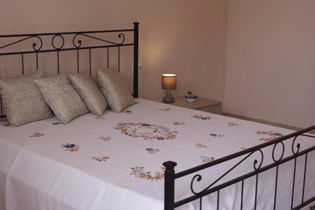 A bed or beds in a room at Agriturismo Serra Vecchia