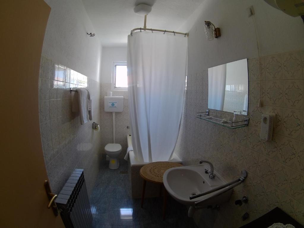 Koupelna v ubytování Bed & Breakfast Batosic Makarska