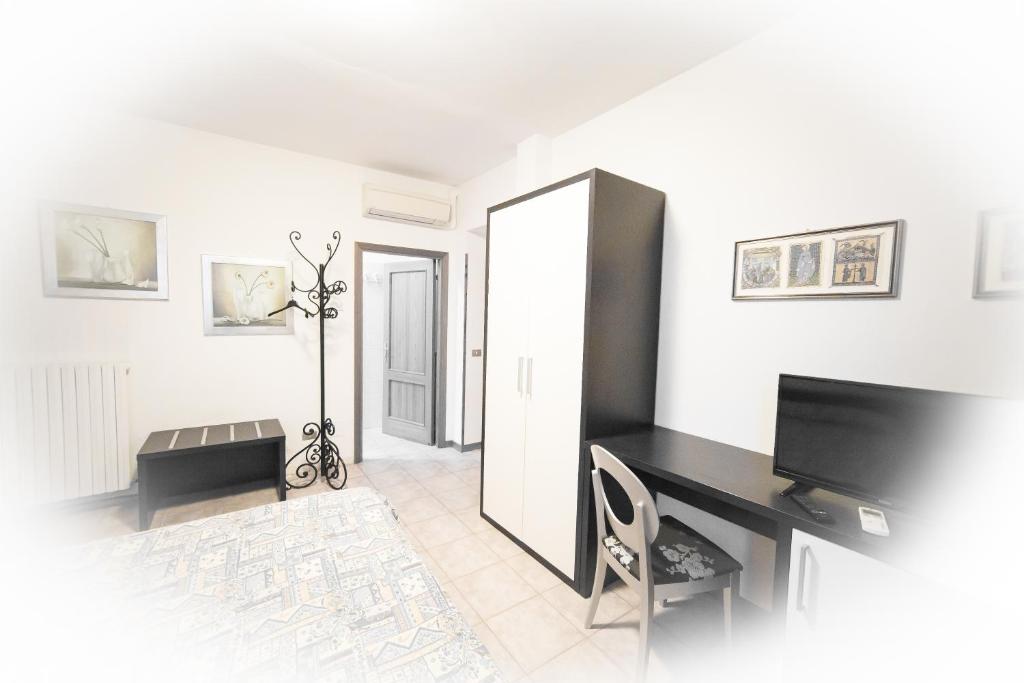 Televízia a/alebo spoločenská miestnosť v ubytovaní Hotel I Tigli albergo diffuso