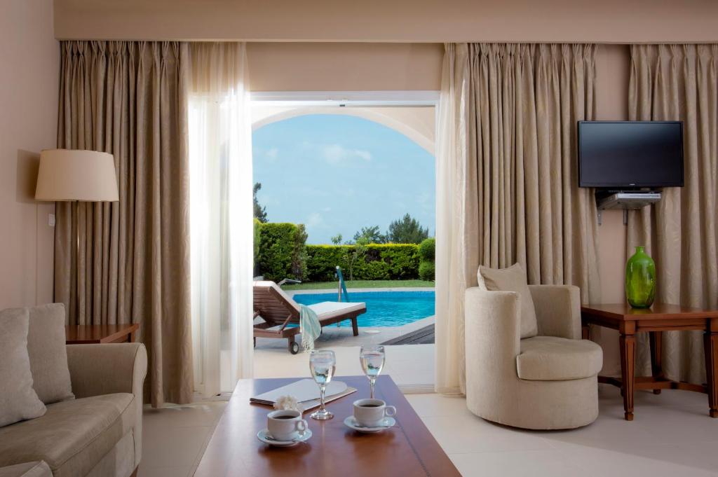 Alexandra Beach Spa Resort - 17