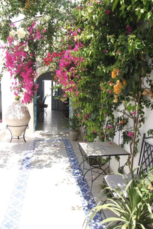 Een tuin van Dar R'Bat, Maison d'Hôtes de charme