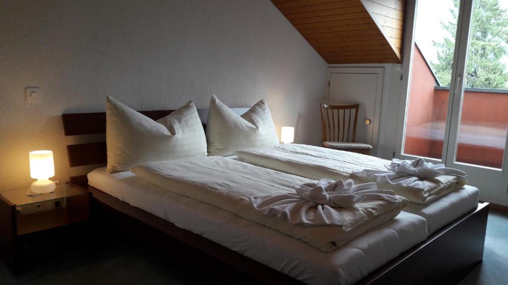Postel nebo postele na pokoji v ubytování Waldhotel Unspunnen