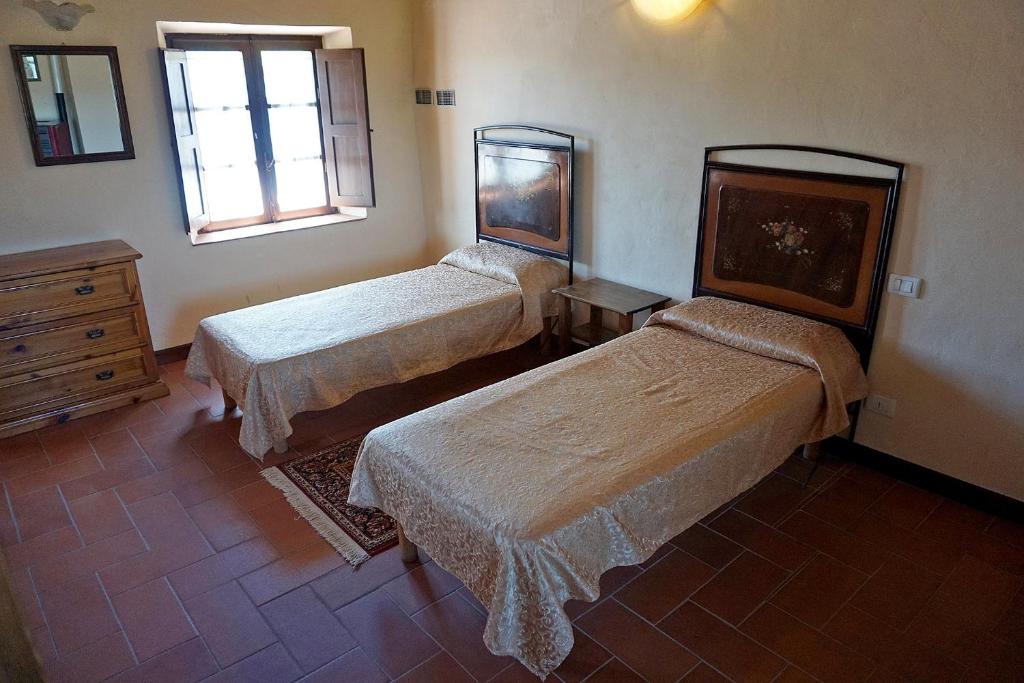 Postel nebo postele na pokoji v ubytování Castello di Selvole