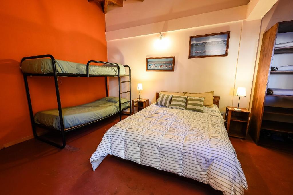 Postel nebo postele na pokoji v ubytování La Tosca Hostel