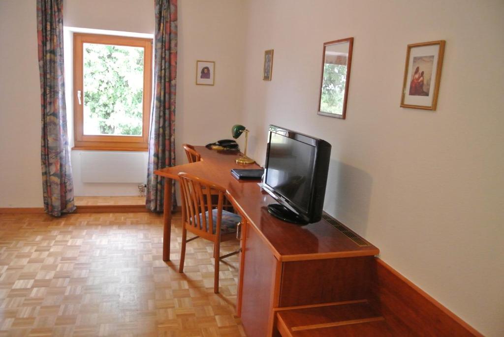 TV a/nebo společenská místnost v ubytování Auberge de la Réunion