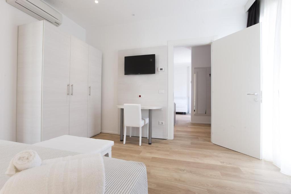 TV a/nebo společenská místnost v ubytování Hotel Houston Suites