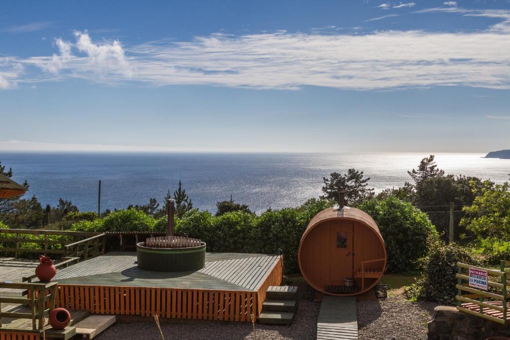 a small circular house with a view of the ocean at En Casa de Patricia in Laguna Verde