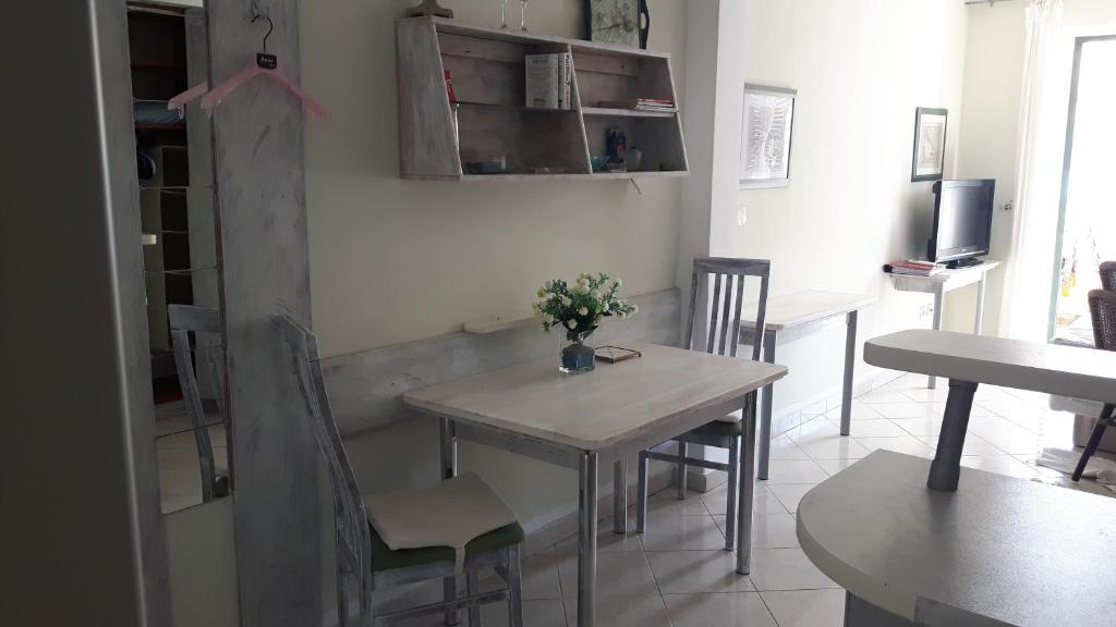 Un televizor și/sau centru de divertisment la Apartments Paradiso