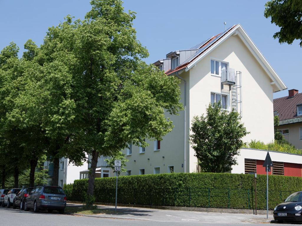 Hotel Kriemhild am Hirschgarten - Resim 30