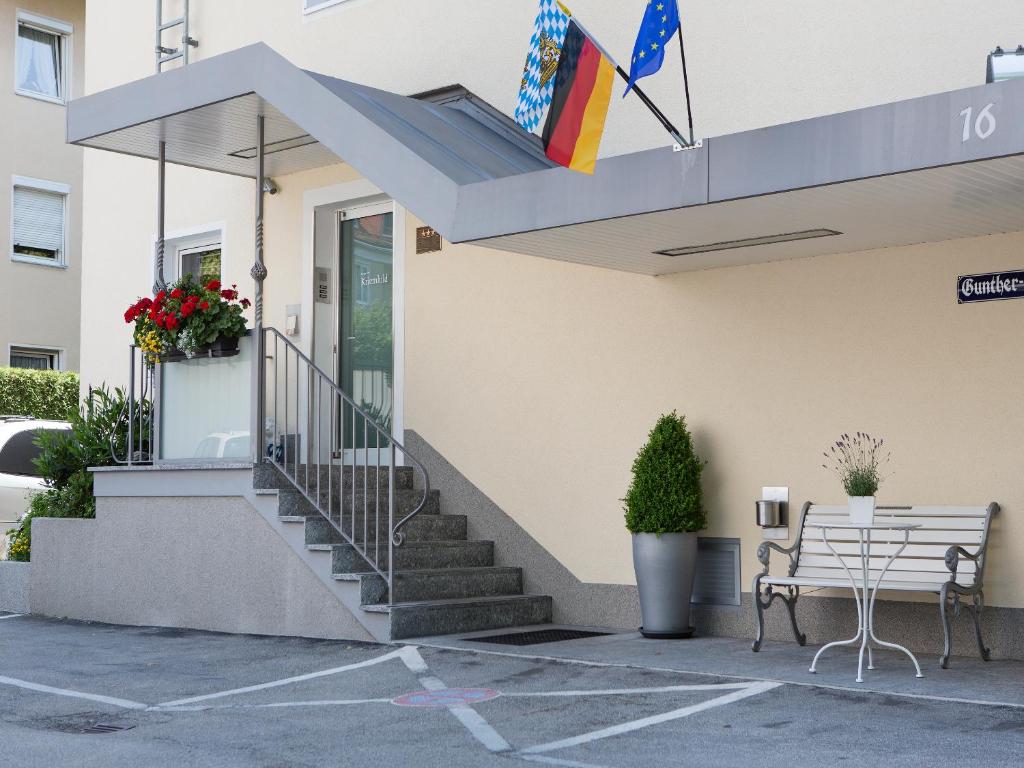 Hotel Kriemhild am Hirschgarten - Resim 32
