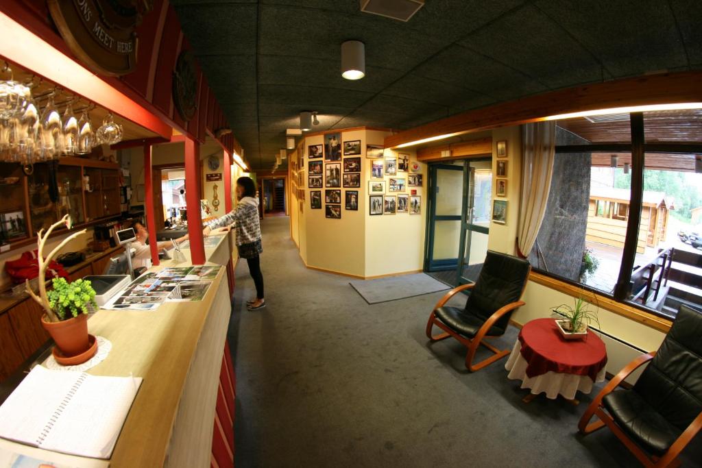 Posezení v ubytování Overhalla Hotel