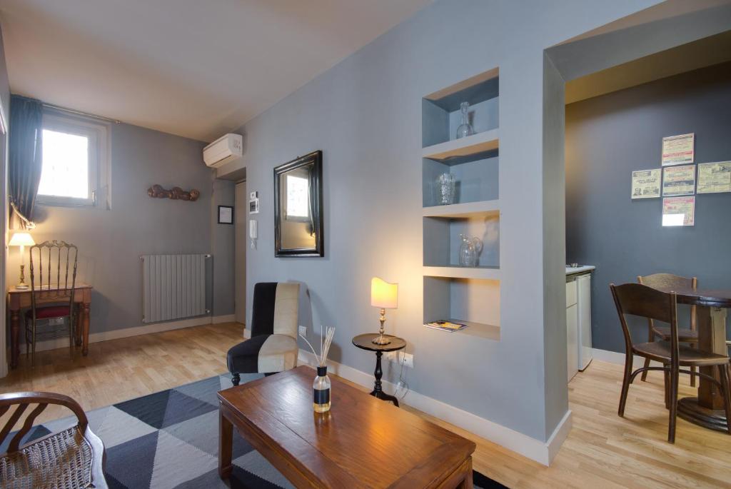 Posedenie v ubytovaní Porta Palace Apartments