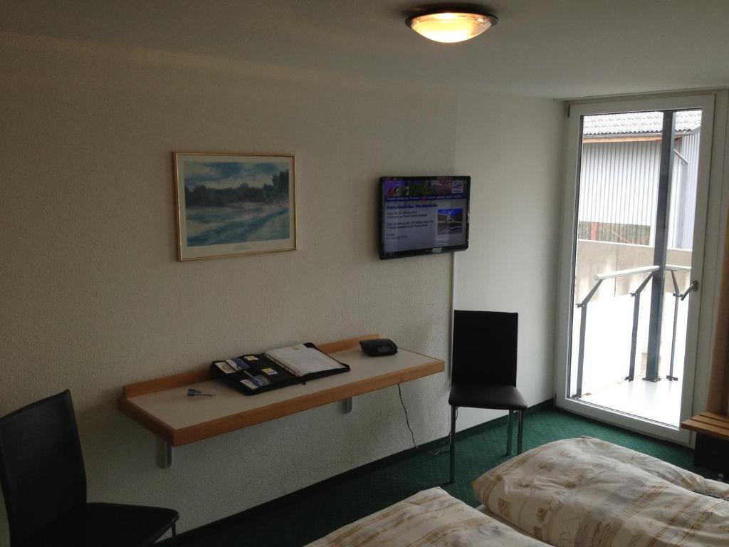 Télévision ou salle de divertissement dans l'établissement Hotel Hahnenblick