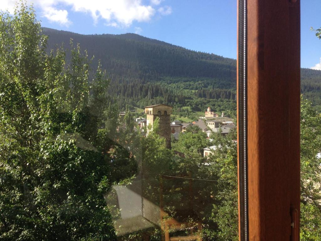 Vista general d'una muntanya o vistes d'una muntanya des de l'hostal o pensió