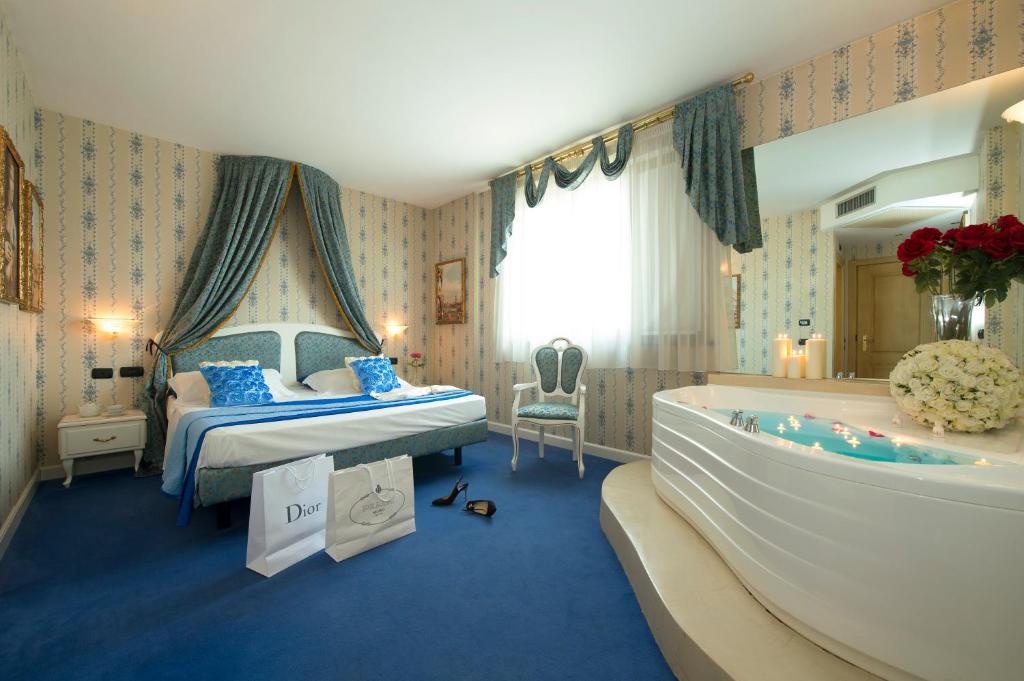 Postel nebo postele na pokoji v ubytování Hotel il Castelletto