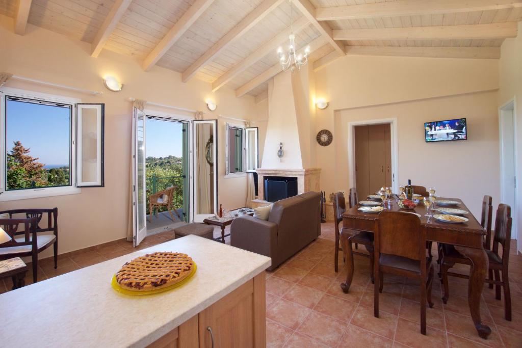 A television and/or entertainment centre at Villa REGINA