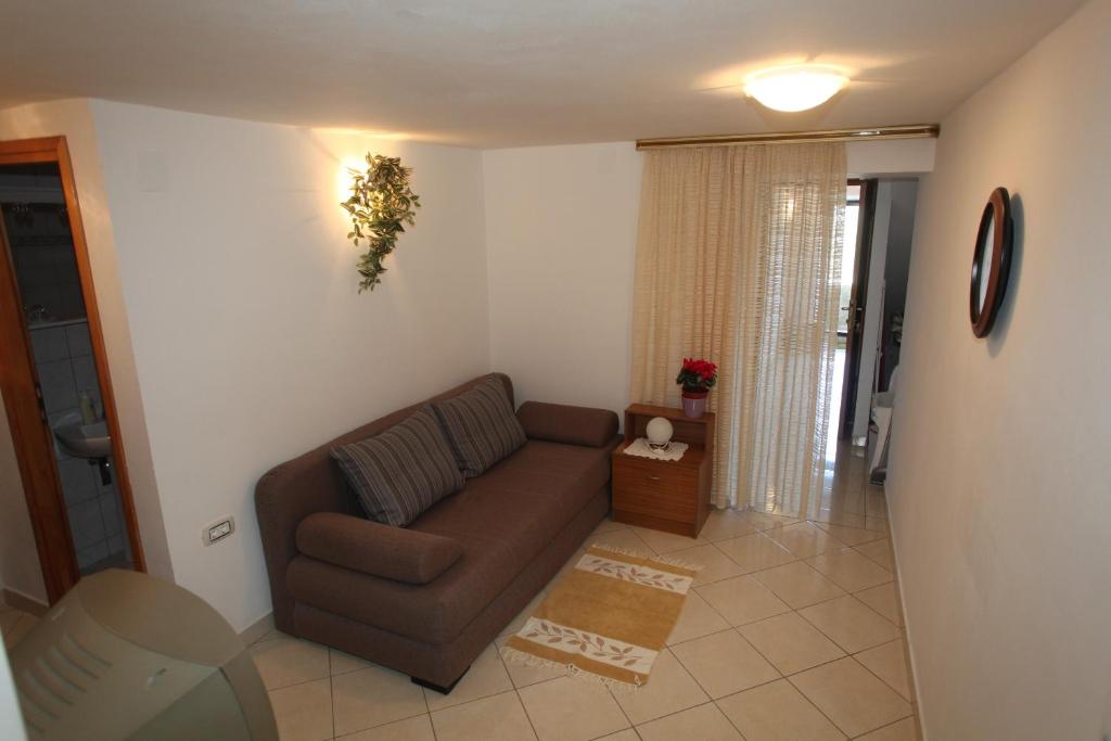 Uma área de estar em Accommodation Lily