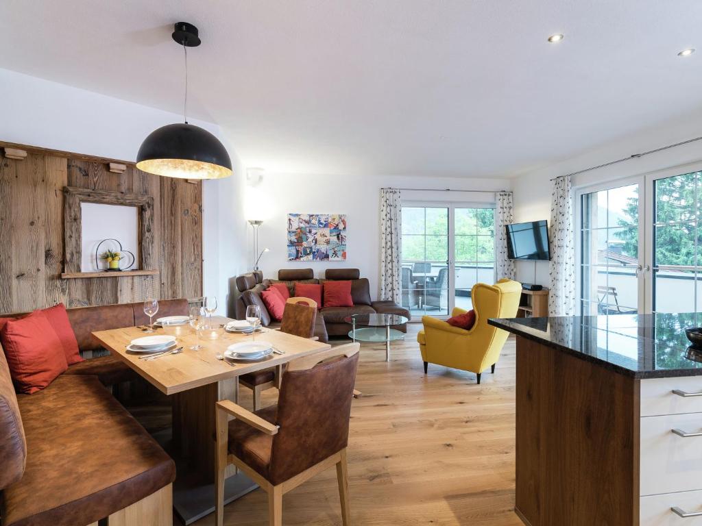 Televízia a/alebo spoločenská miestnosť v ubytovaní Luxury Apartment in Salzburg with terrace