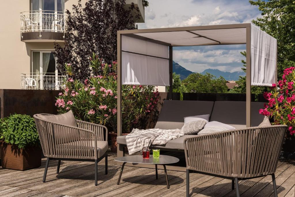 Nespecifikovaný výhled na hory nebo výhled na hory při pohledu z hotelu