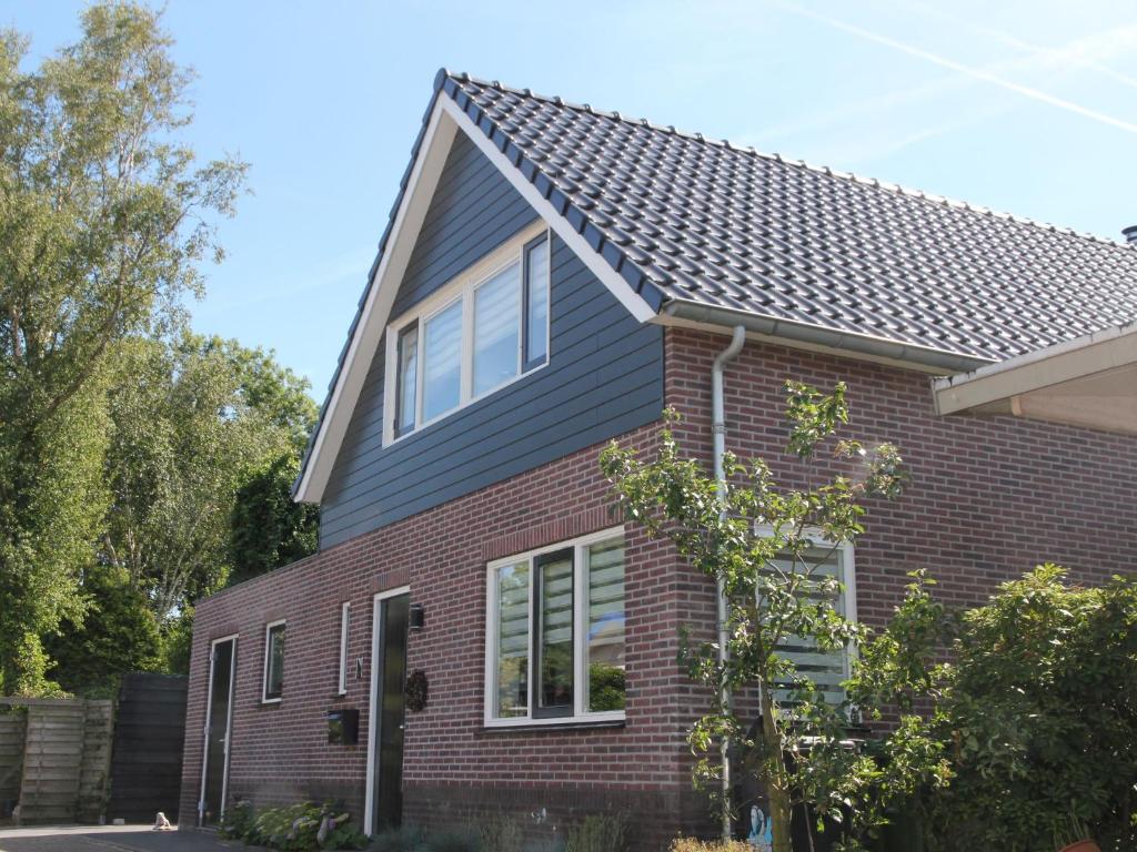 Afbeelding uit fotogalerij van Modern spacious holiday home with lovely backyard and veranda in Limmen in Limmen