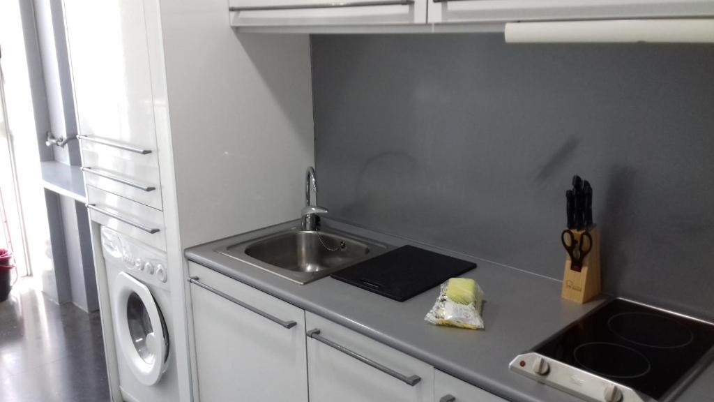 Kuchyň nebo kuchyňský kout v ubytování Apartamentos Turísticos Los Ángeles