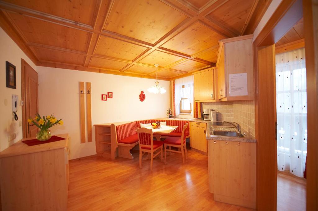 Kuchnia lub aneks kuchenny w obiekcie Pension Hedegghof