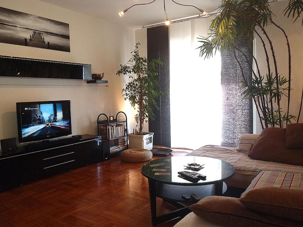 a living room with a couch and a tv at Apartment Dalmaticus in Split