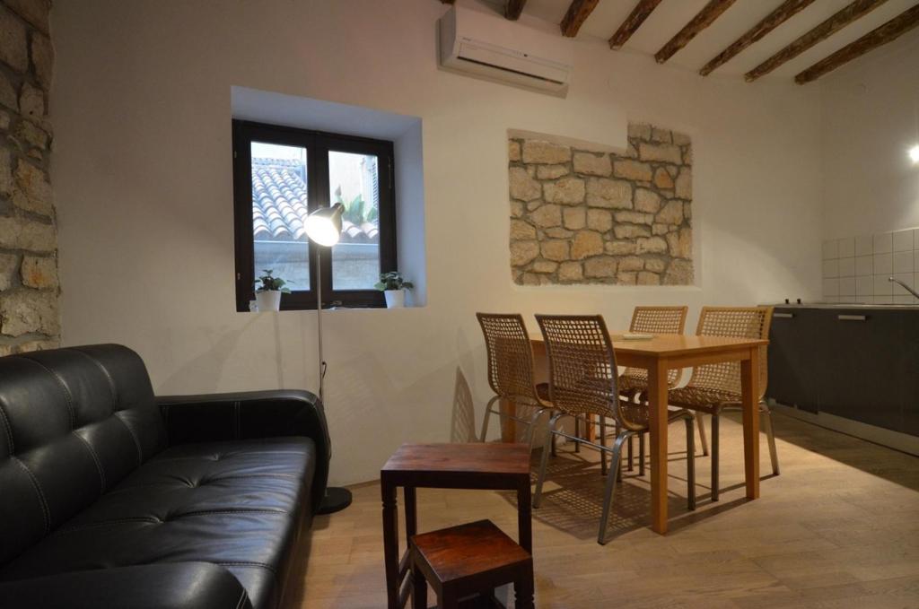 Posedenie v ubytovaní Apartment Il Cortile with garden and parking