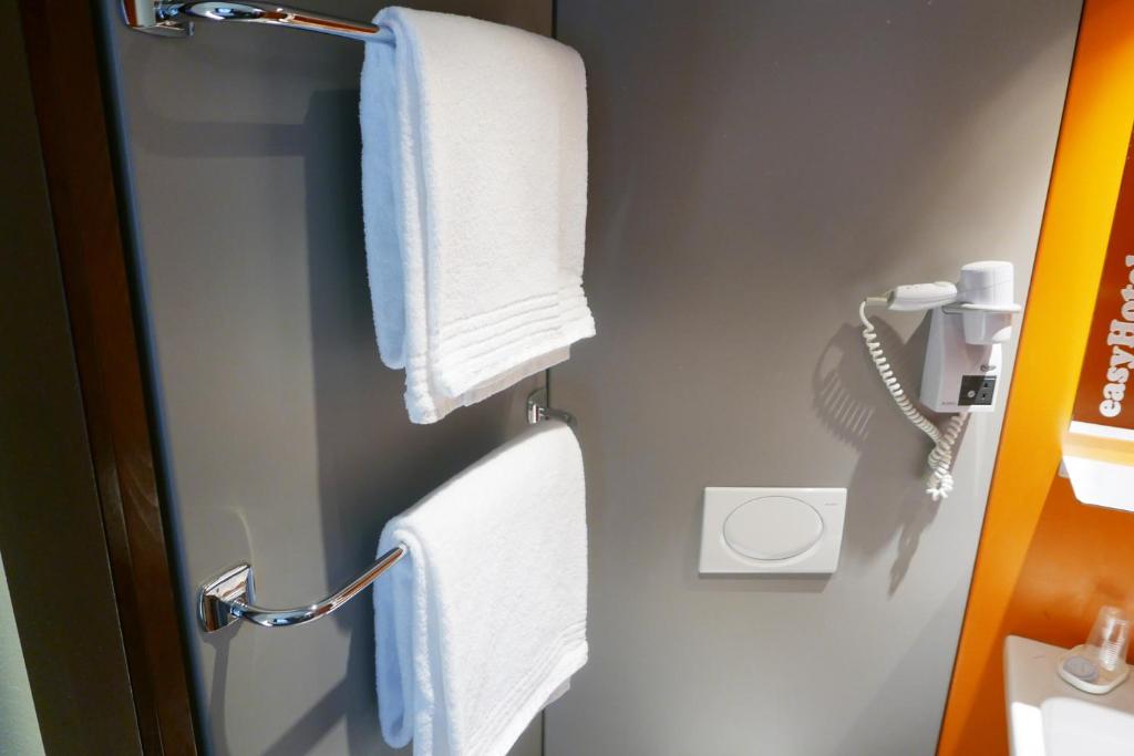 Un baño de easyHotel Zürich City Centre